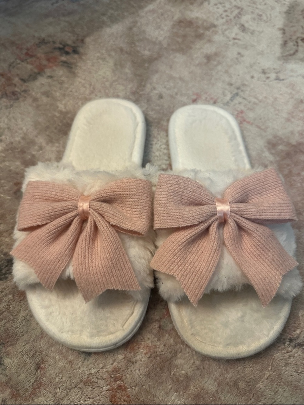 🛌NWOT Pink Bow Fuzzy Slide Slippers🛌